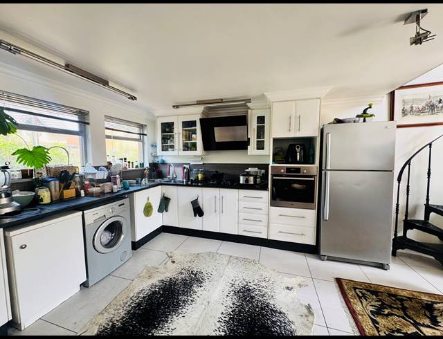 2 BEDROOM FLAT FOR SALE IN PINESLOPES